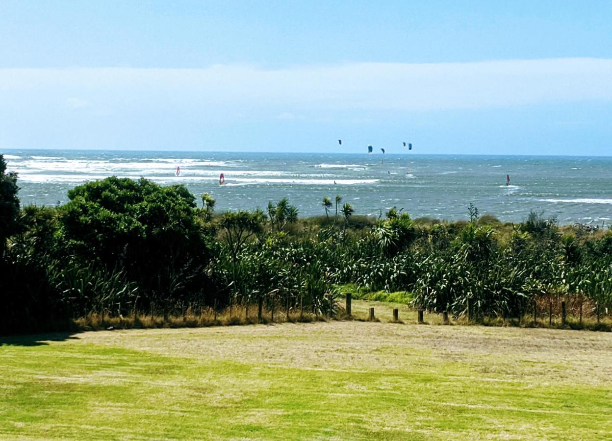 Waitara Taranaki Beach House - Great Sea Viewsヴィラ エクステリア 写真